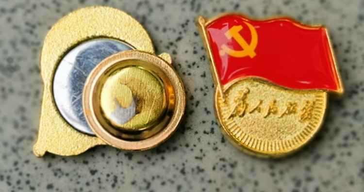 通用胸徽（为人民服务）带磁铁_05.jpg